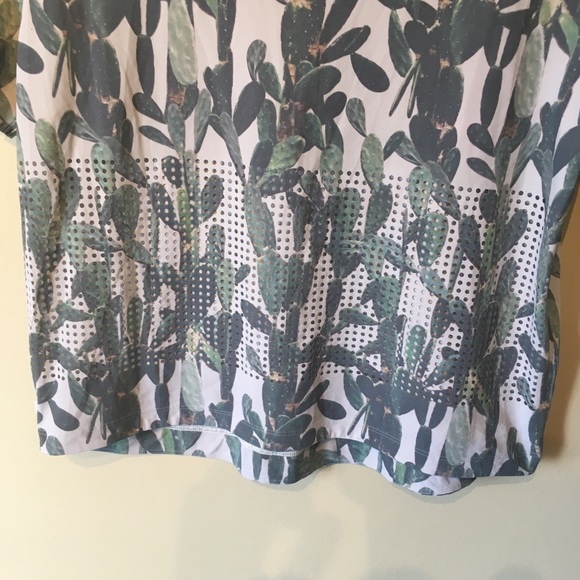 Lululemon size 6 perfectly perfed tee. - Picture 13 of 13